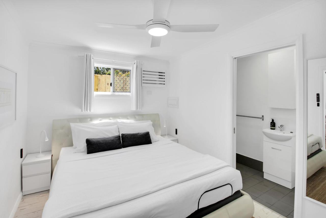 Private Outdoor Spa, Fire Pit, Cinema Room - The Cottage Coolum Beach Exterior photo