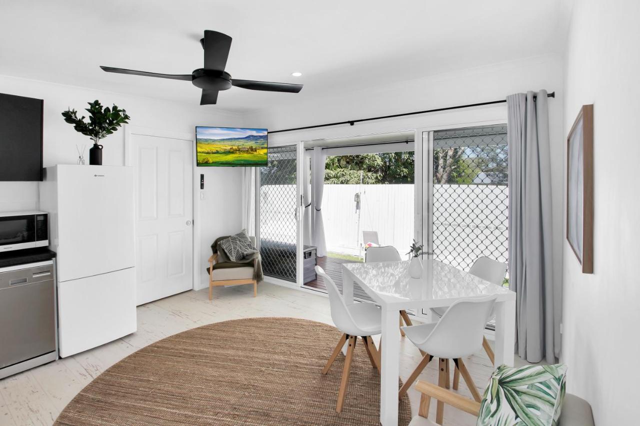 Private Outdoor Spa, Fire Pit, Cinema Room - The Cottage Coolum Beach Exterior photo
