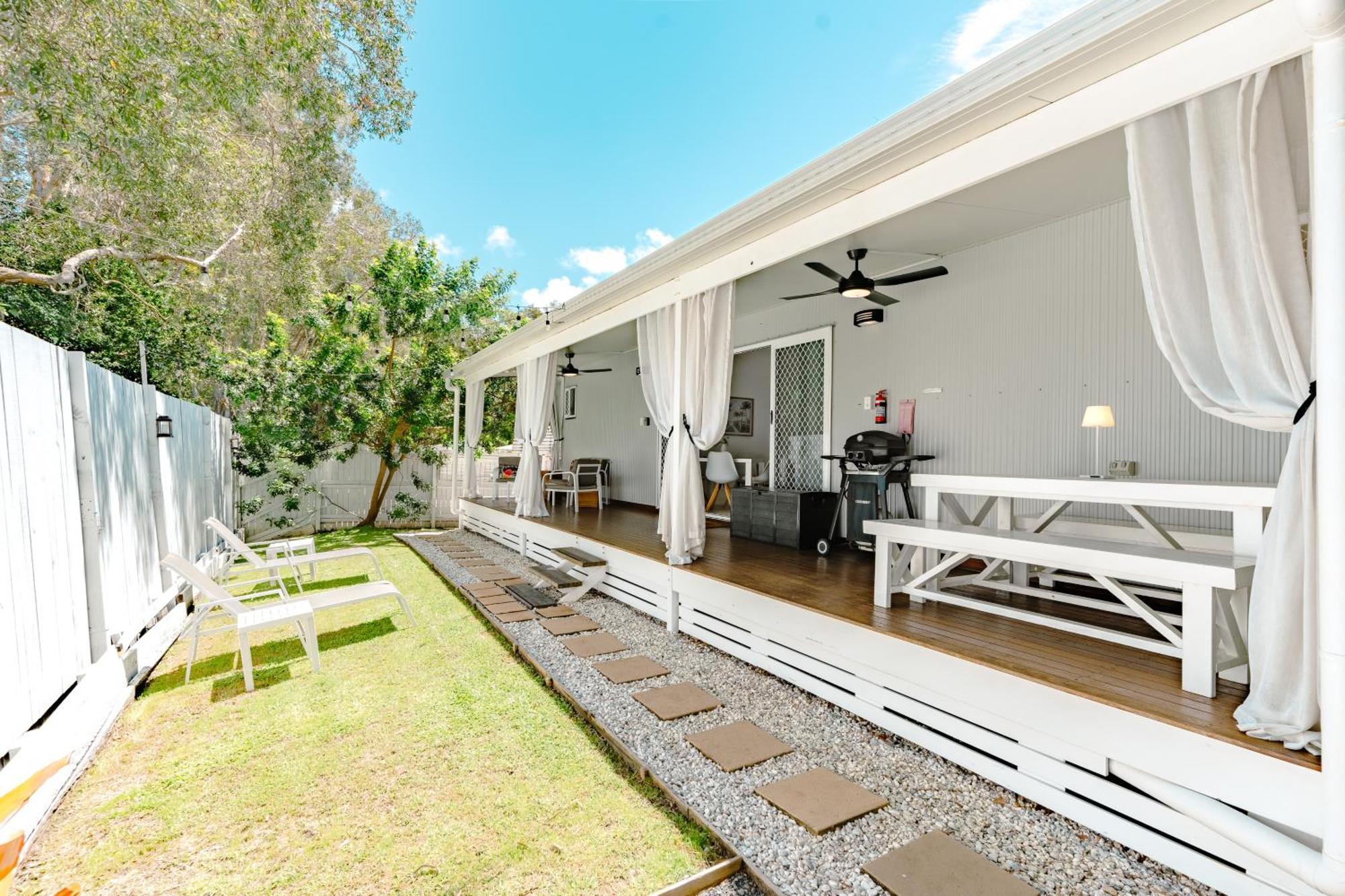 Private Outdoor Spa, Fire Pit, Cinema Room - The Cottage Coolum Beach Exterior photo